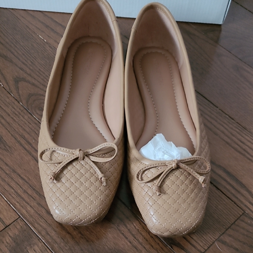 New Nordstrom Elegant Tan Quilted Women's ballerine Leather Flats shoes size 7